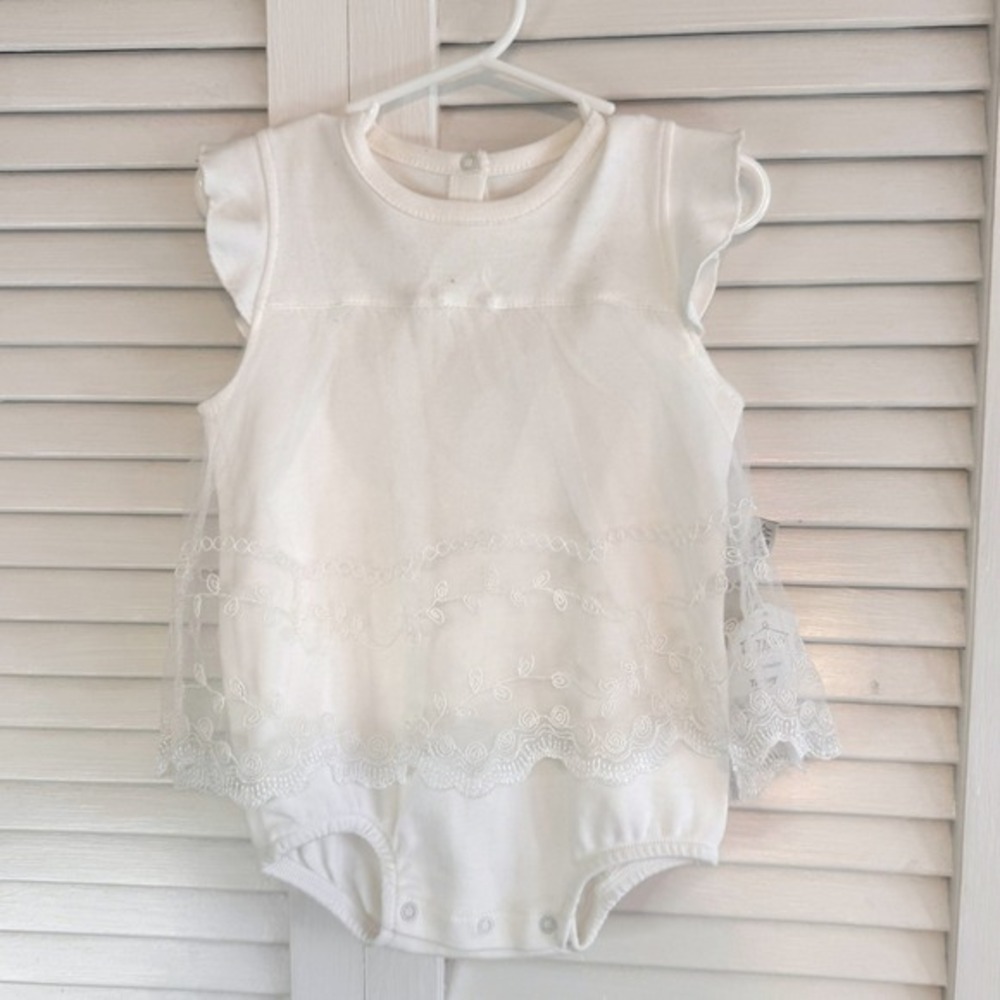 T.F TAFFY Girls Lace Overlay Onesie SZ 3-6MOโ